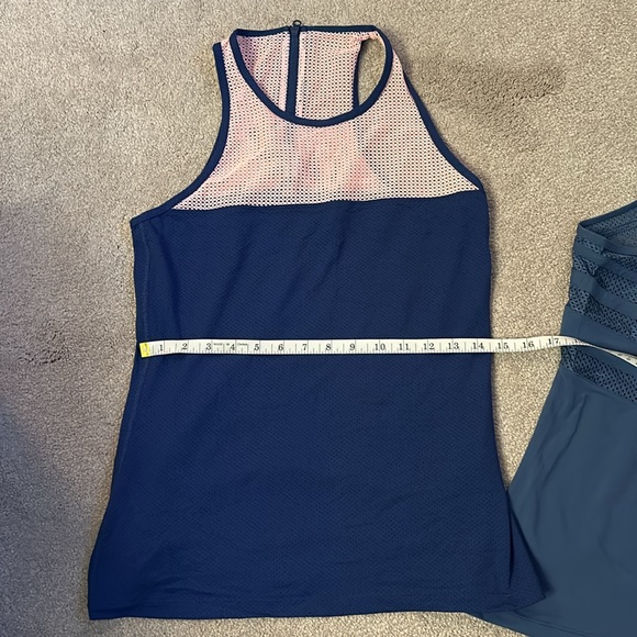 Set of two EUC Lorna Jane tanks - M - Picture 4 of 4